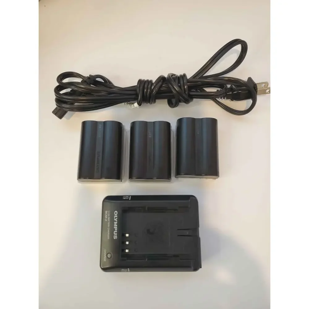 Olympus E-500 DSLR Camera Kit 2 Lenses 3 Batteries Charger Bag Accessories